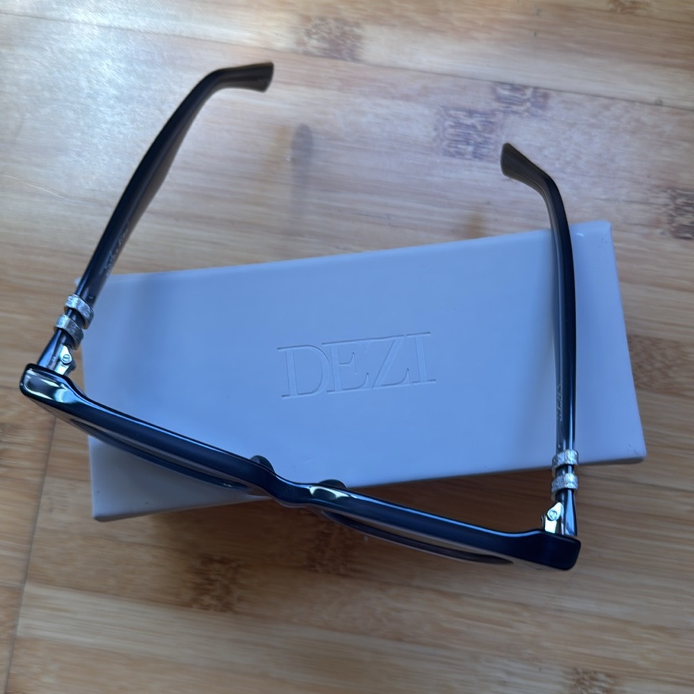 DEZI Stacked Sunglasses - Picture 5 of 6